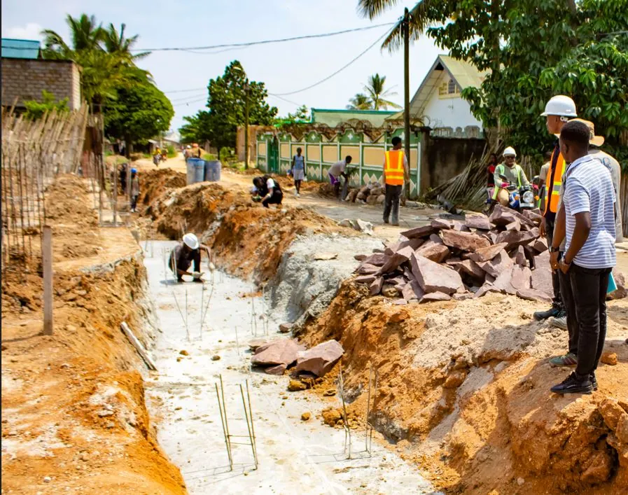 Construction des canivaux dans la ville de kisangani, partenaire Mont Gabaon SARLU