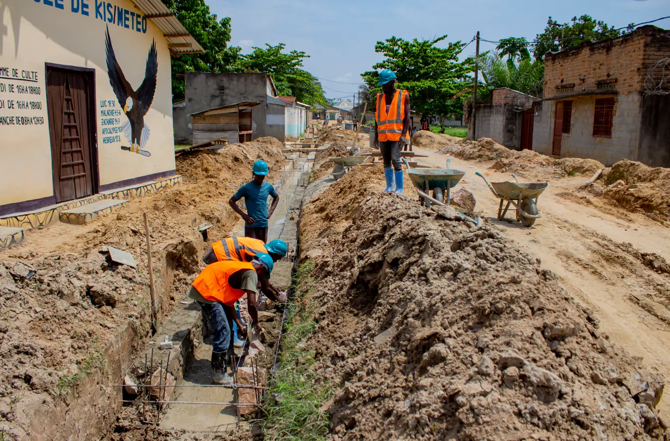 Construction des canivaux dans la ville de kisangani, partenaire Mont Gabaon SARLU